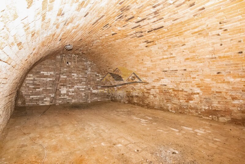sklípek na pozemku 211 m² a stavebním povolením