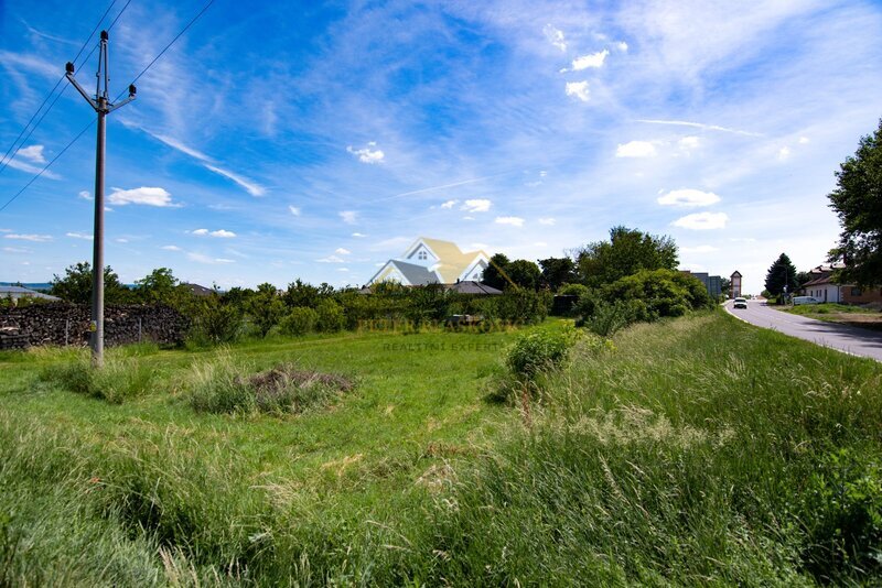 Exkluzivní pozemek 2 783 m² s domem a developerským potenciálem na okraji Hrabětic