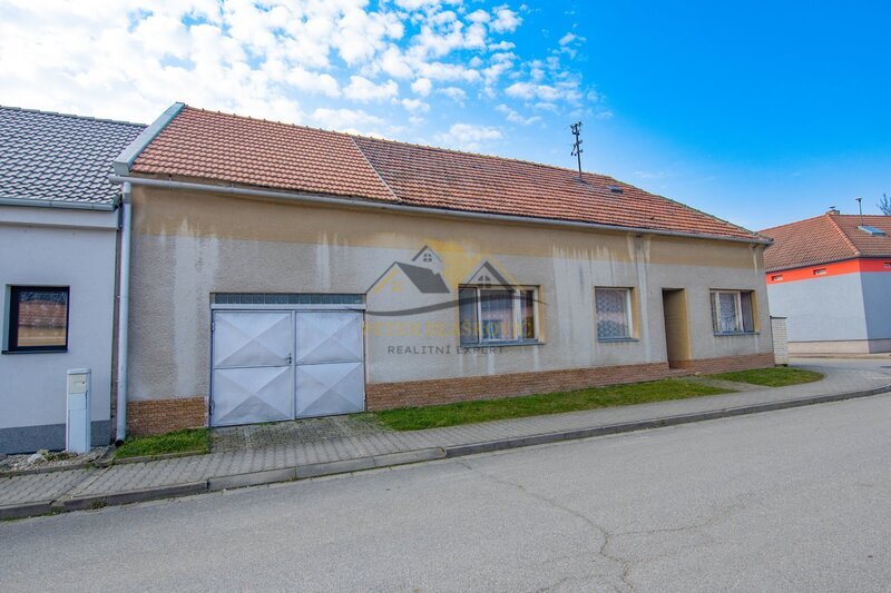 Rodinný dům s velkým potenciálem k rekonstrukci – Hrušovany nad Jevišovkou, ul. Zahradní